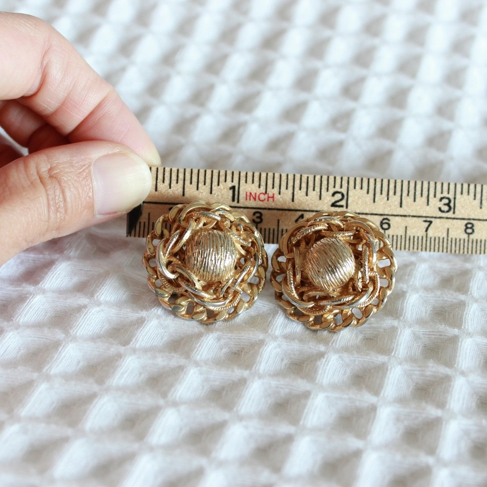 Vintage 50s 60s Coro Gold Tone Textured Dome Round Clip On Earrings Mid Century - Picture 3 of 3
